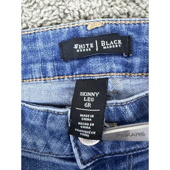 White House Black Market Jeans Womens 6 Blue Mid Rise Skinny Leg Distressed - Picture 9 of 13